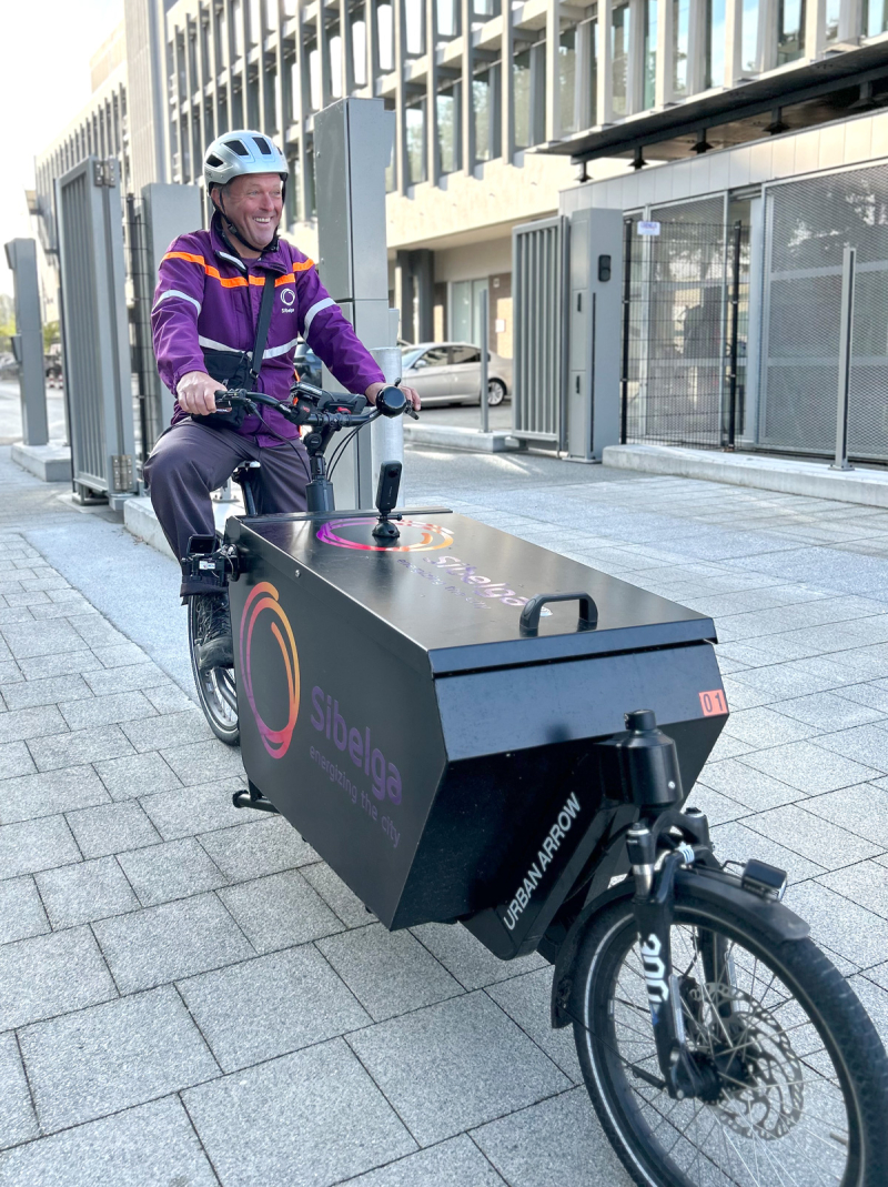 Sibelga met une flotte de vélos cargo à la disposition de ses techniciens.